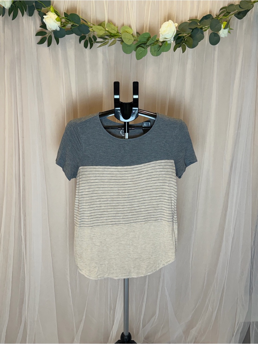 Maurices 24/7 Gray & Cream Colorblock Striped Tee Small